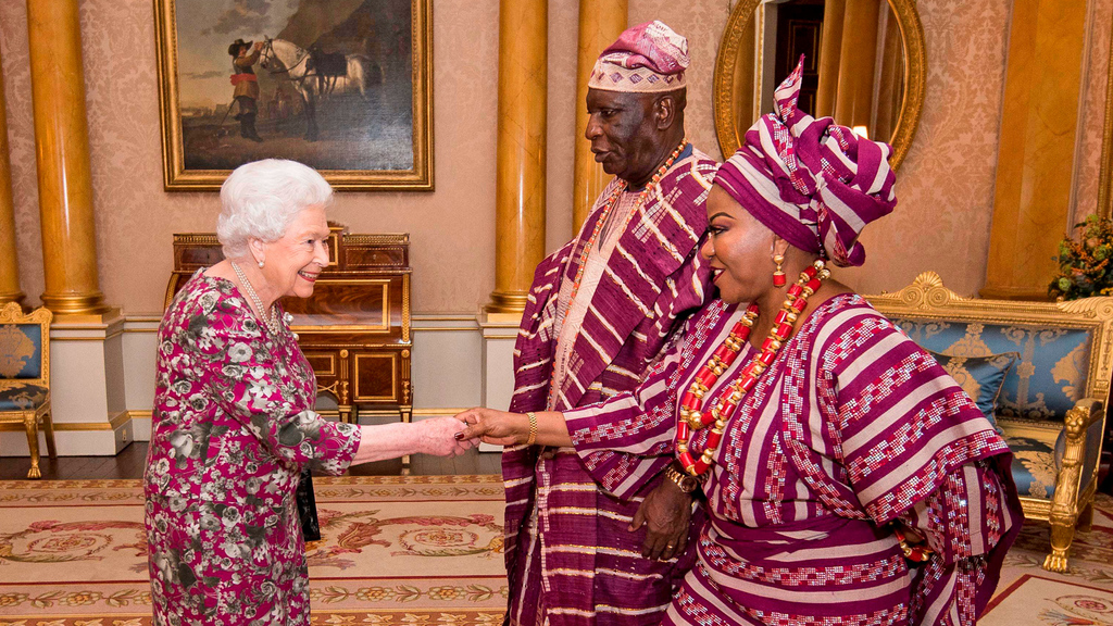 Queen Elizabeth im Style-Check : Die Outfits Ihrer Majestät ... passen einfach immer