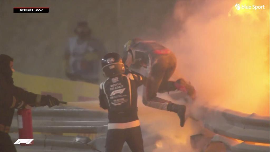 Grosjean rettet sich nach Horror-Crash in Bahrain aus seinem brennenden Auto
