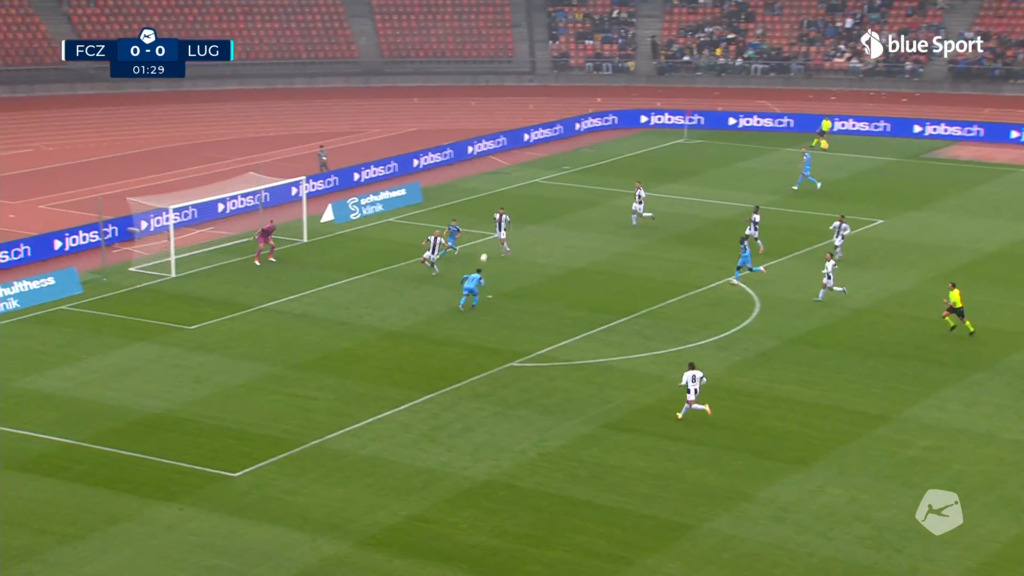 2. Minute: Chance Lugano durch Aliseda