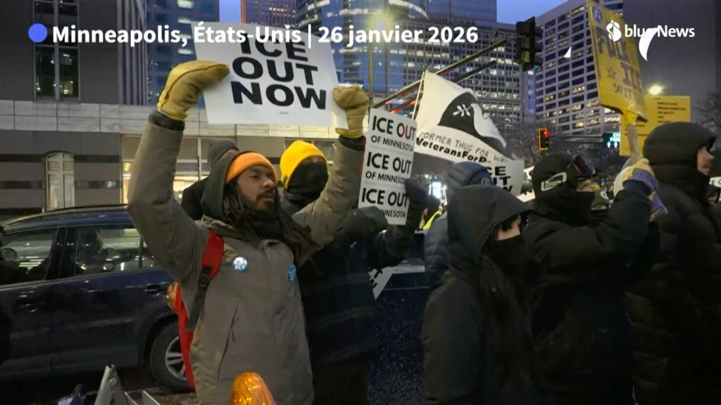 Minneapolis : des manifestants réagissent au départ de certains agents fédéraux