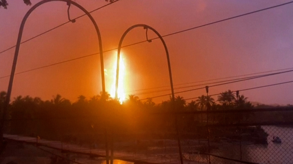 Eruption ohne Lava – und doch brennt es: Schlammvulkan in Kolumbien schleudert Feuer in den Himmel
