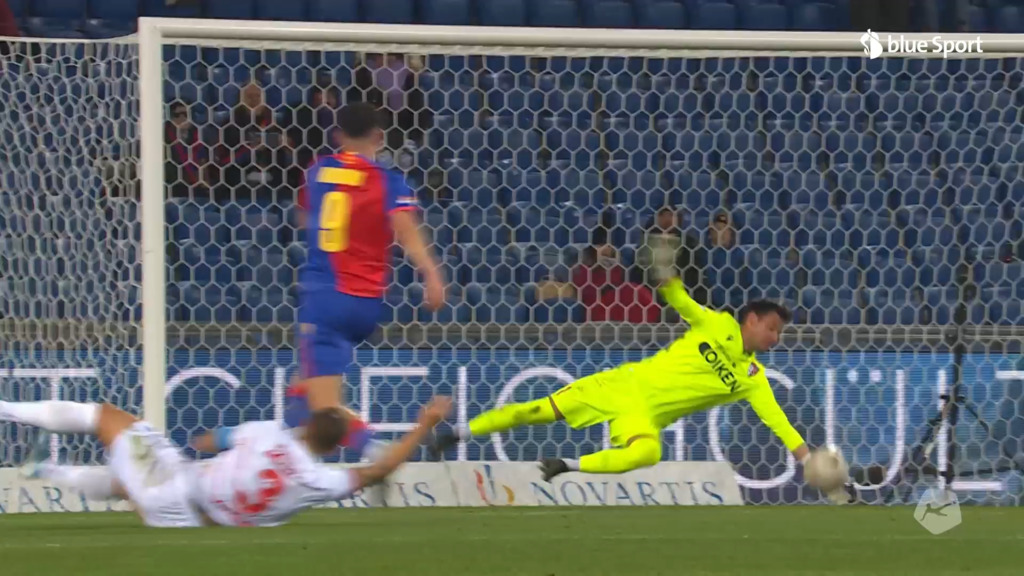 32. Minute: Lindner verhindert den FCB-Ausgleich