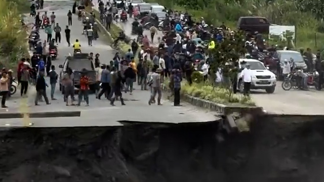 Monsunregen bringt Chaos: Indonesien erneut von Erdrutsch getroffen – Strassen zerstört