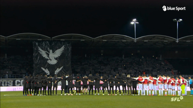 Cerimonia commemorativa emozionante con le stelle dello sci e un minuto di silenzio a Sion