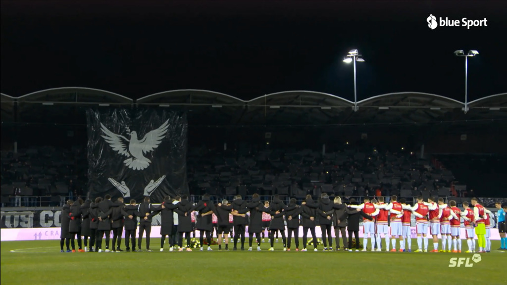 Cerimonia commemorativa emozionante con le stelle dello sci e un minuto di silenzio a Sion