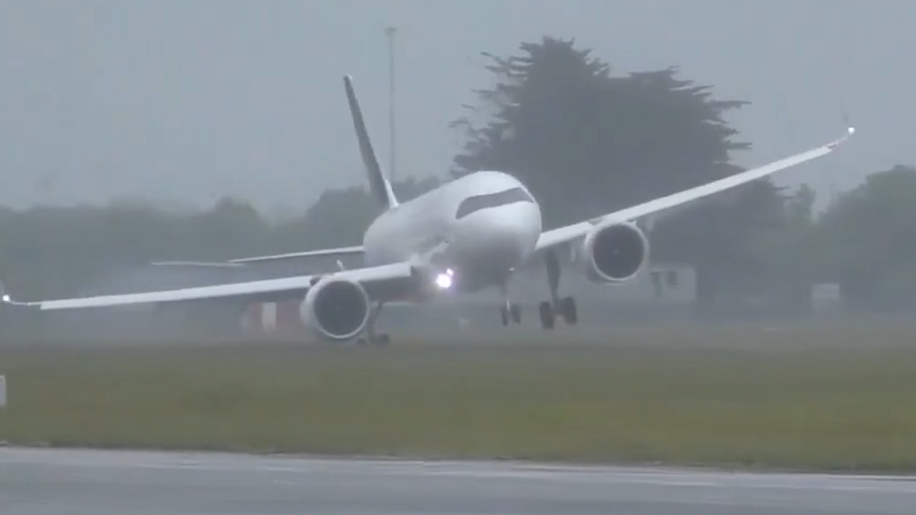 Dramatische Landung: So spektakulär musste diese Lufthansa-Maschine durchstarten