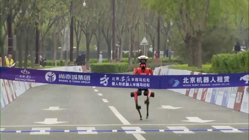 Wettkampf in China: «Blitz»-Roboter laufen Menschen bei Marathon davon