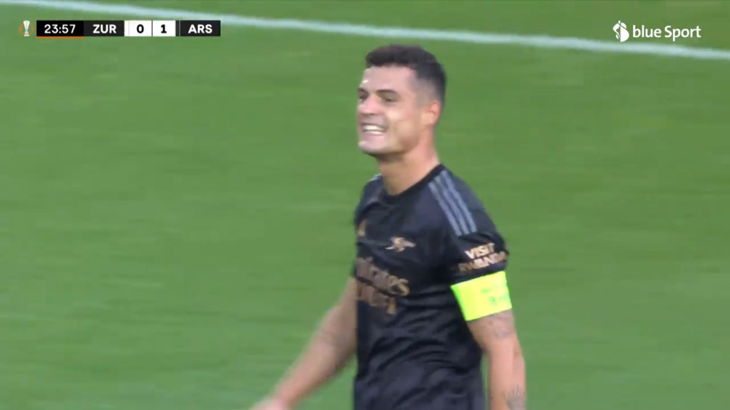 Xhaka mit brandgefährlichem Distanzschuss