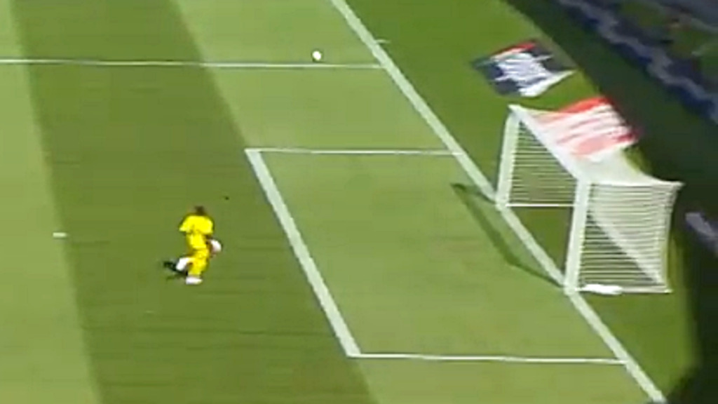 Aus 47,4 Metern – Rodelin überrascht Zigi mit Traum-Volley