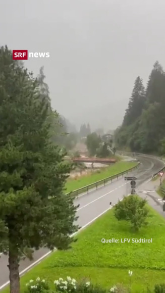 Im Südtirol reissen Bäche Brücken weg