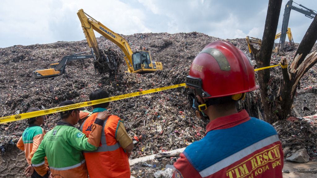 Katastrophe auf Mega-Deponie – Mülllawine bei Jakarta tötet mehrere Menschen – weitere werden vermisst