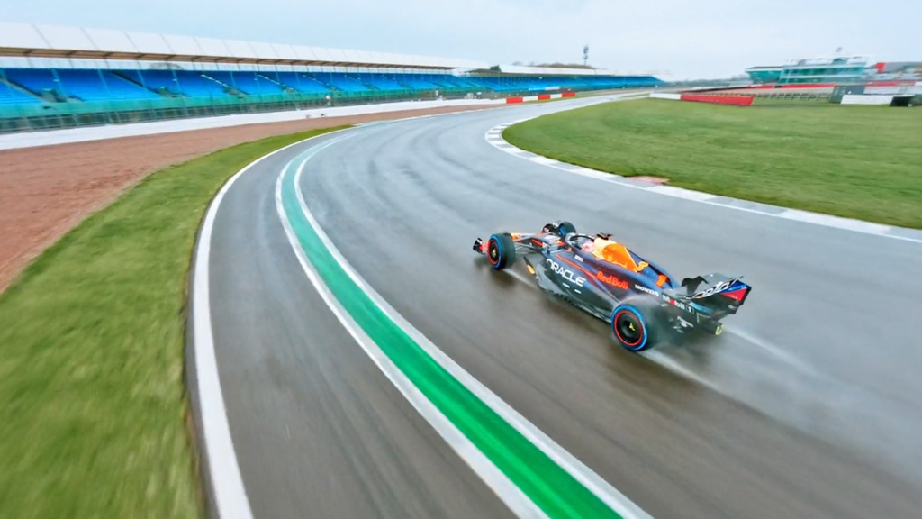 Abgefahrene Perspektive: High-Speed-Drohne verfolgt Formel-1-Boliden