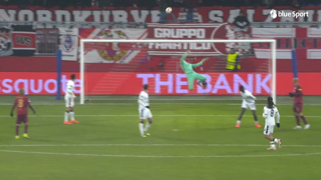 68. Minute: Hitz hält den FCB mit Top-Parade im Spiel