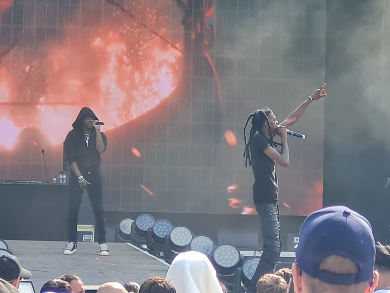 SahBabii on Stage: Schattenplätze sind gefragt