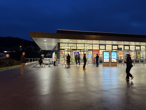 Anstehen für den viralen Pilates Reformer von Aldi