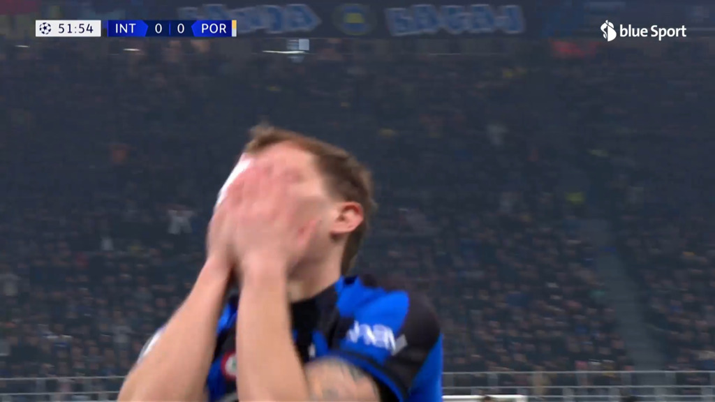 52. Minute: Barellas Volley knapp am Tor vorbei