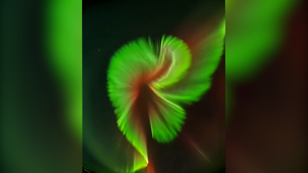 Science-Fiction am Himmel – Seltene Aurora sorgt für unglaubliches Naturspektakel