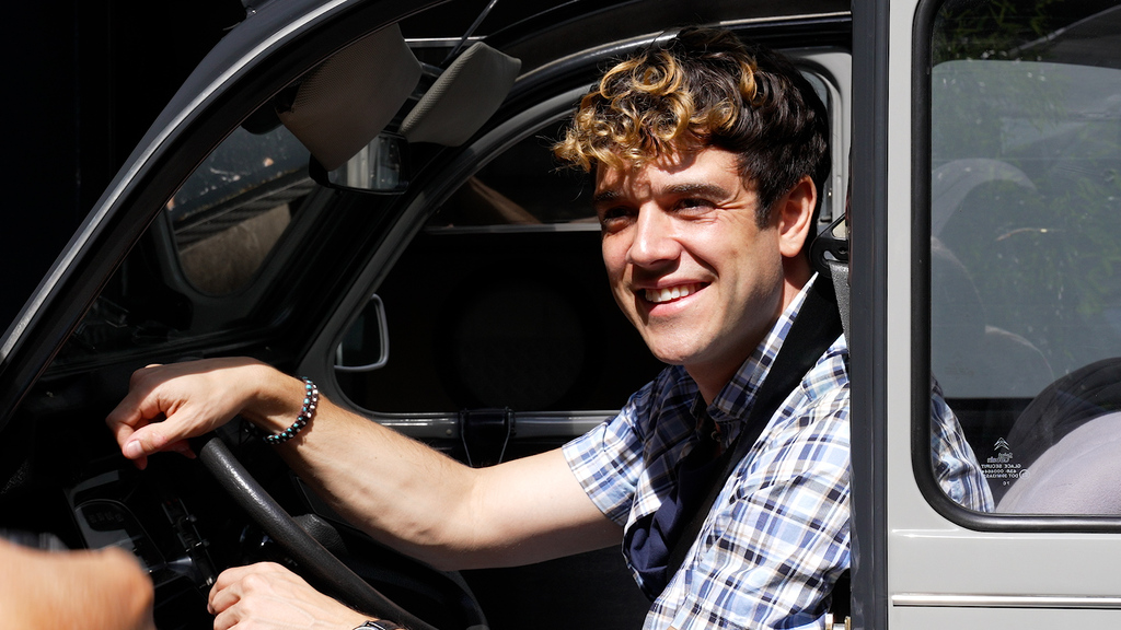 Im Döschwo durch die Zeit: Luca Hänni steigt bei «Ewigi Liebi» ins Filmgeschäft ein