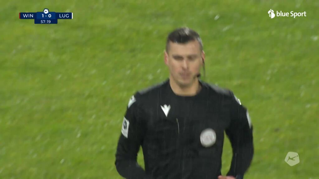 55. Minute: Penalty Entscheid zurückgezogen nach VAR Eingriff