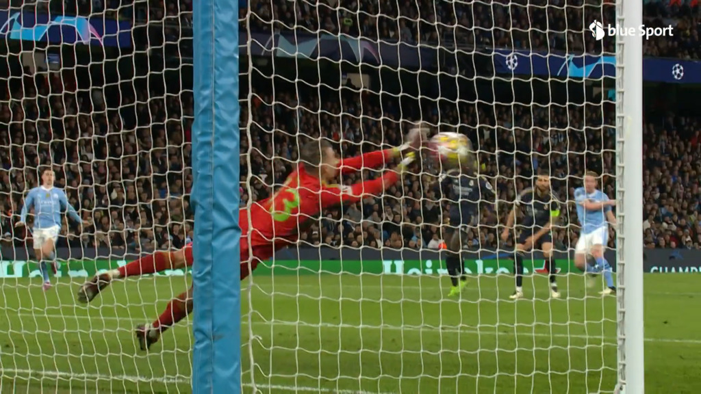 27. Minute: De Bruyne prüft Lunin