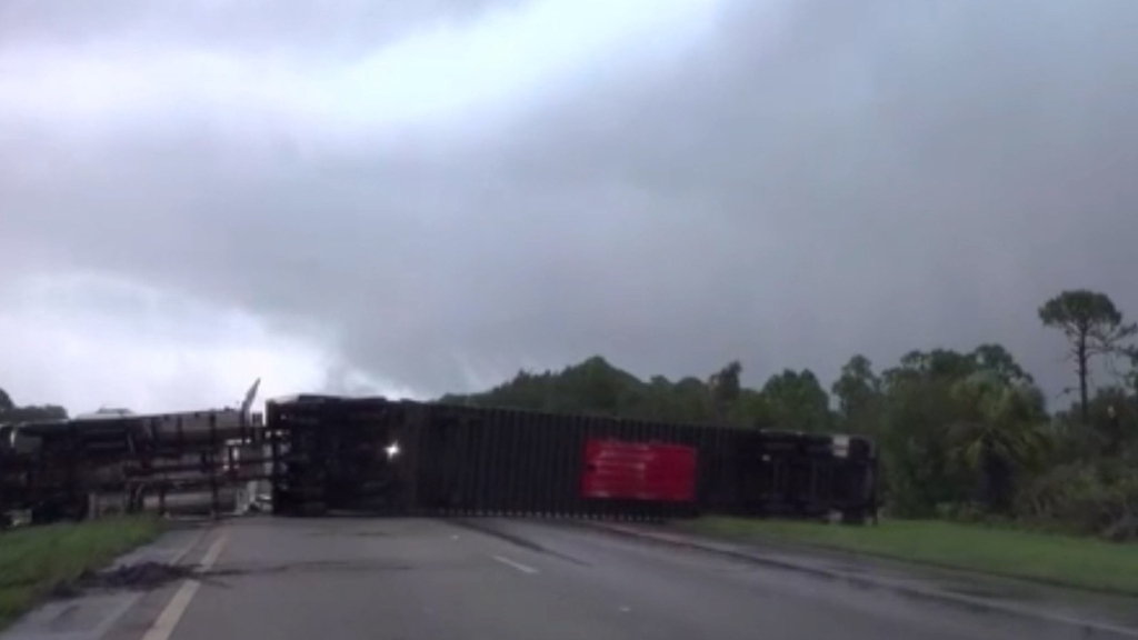 Video zeigt: Tornado überquert eine Autobahn in Florida