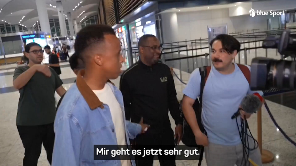 Hier tritt Schiedsrichter Artan seine Ausreise an
