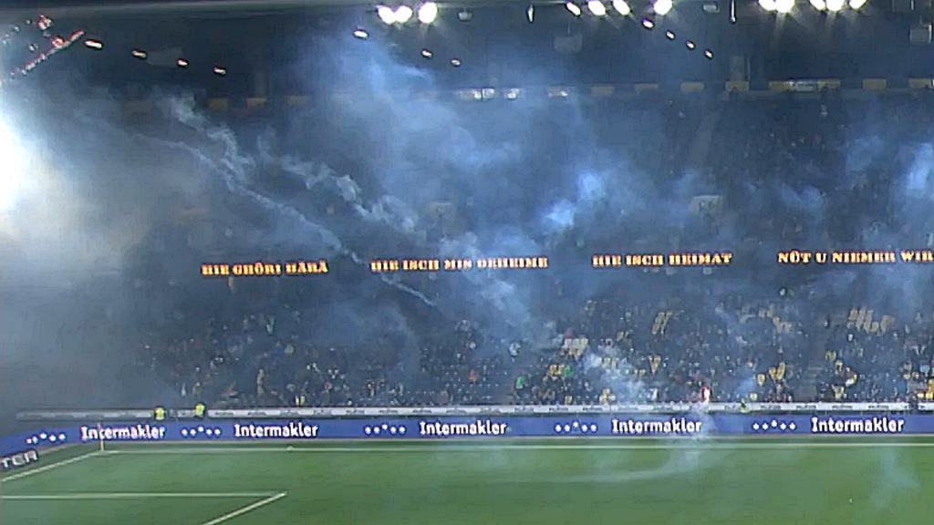 Winterthur-Chaoten schiessen mit Feuerwerk in die Tribünen