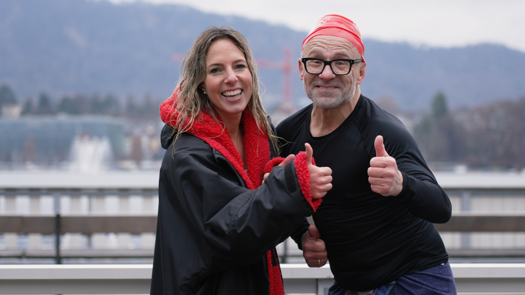 Bötschi geht Winterschwimmen, strahlt vor Glück, aber dann ...