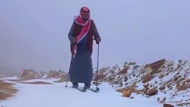 Schnee in Saudi-Arabien – Warum Einheimische jetzt Ski fahren – und warum das extrem selten ist