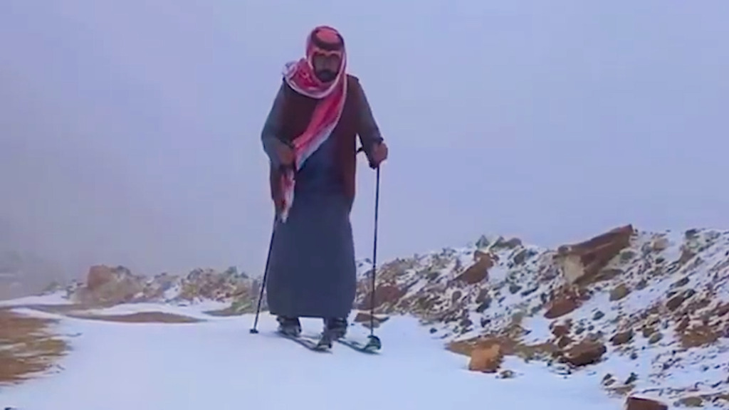 Schnee in Saudi-Arabien – Warum Einheimische jetzt Ski fahren – und warum das extrem selten ist