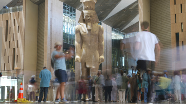 Feuchter Fail im neuen Grand Egyptian Museum – Warum Pharao Ramses für überraschend nasse Besucher sorgt