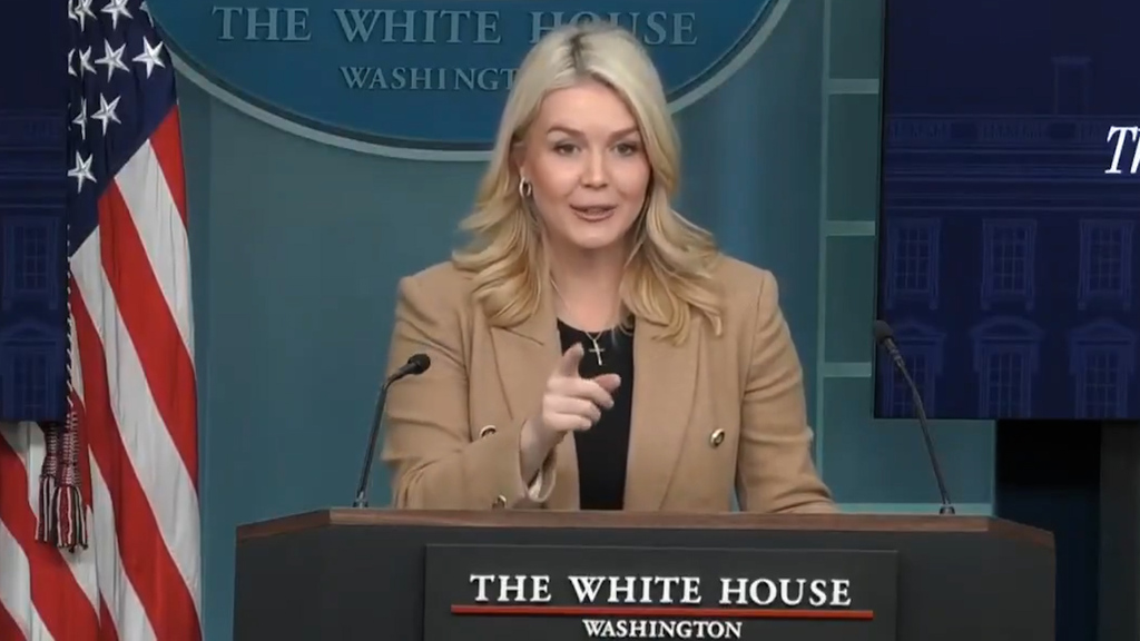 Trumps Sprecherin startet Hass-Tirade gegen Journalisten