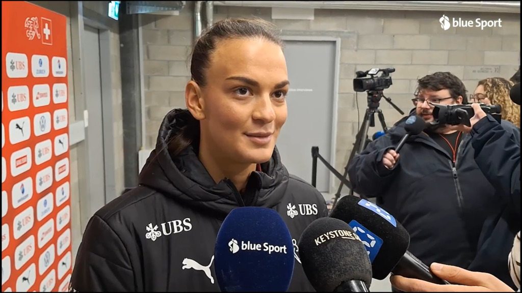 Torschützin Riola Xhemaili sorgt in der Mixed Zone für Lacher