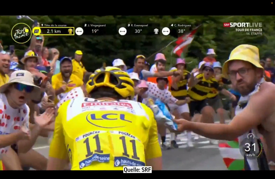 Skandalöses Störmanöver: Fan hält Pogacar Chips-Tüte vors Gesicht