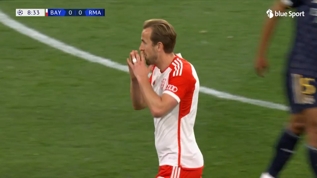 Kane zieht von der Mittellinie aus ab