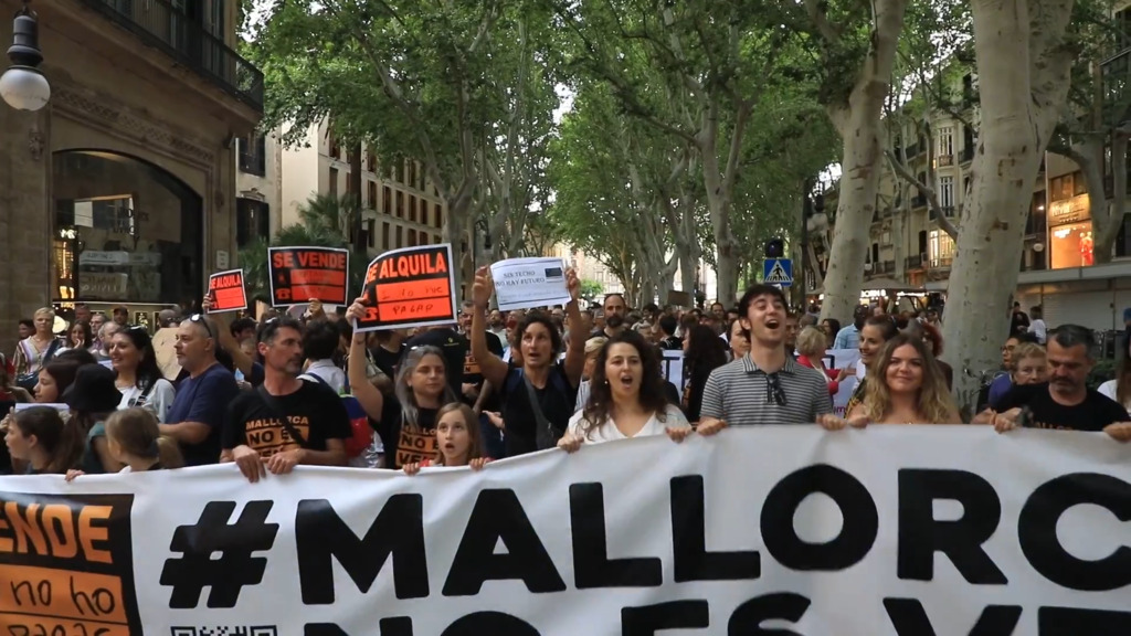 Tausende protestieren auf Mallorca gegen Massentourismus
