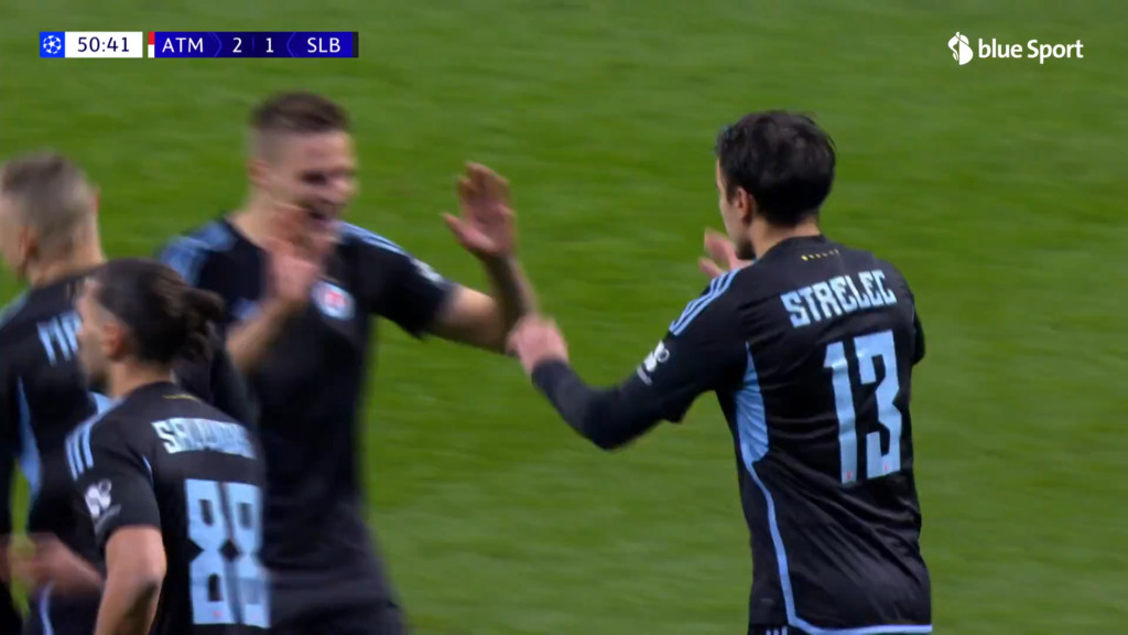 Slovan gelingt vom Punkt der Anschlusstreffer