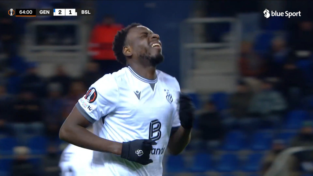 Otele scheitert am Pfosten