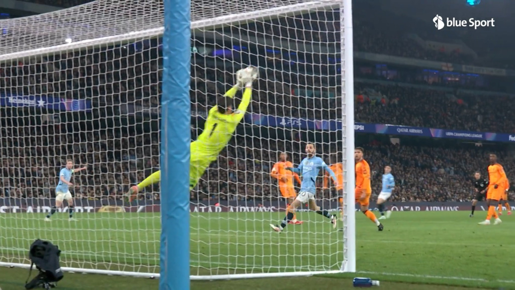 Courtois rettet gegen Foden