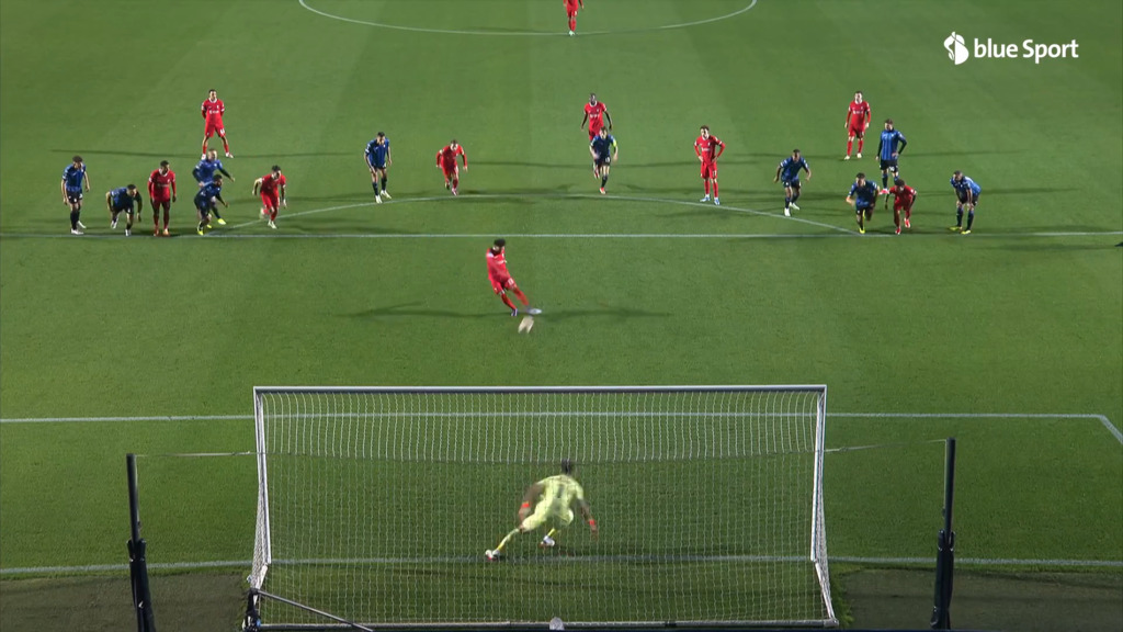 6. Minute: Salah bringt Liverpool per Penalty in Führung
