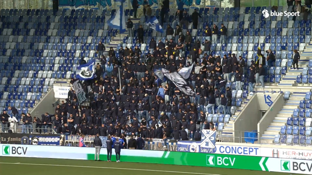 Mario Frick und Captain Pius Dorn sprechen mit den Luzern Fans