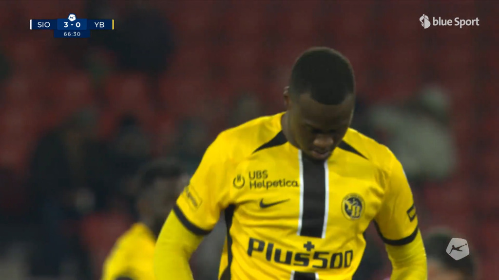 66. Minute: Niasse fliegt vom Platz