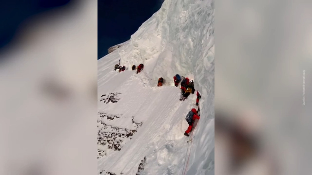 Drama auf dem K2: 50 Leute steigen über sterbenden Mann