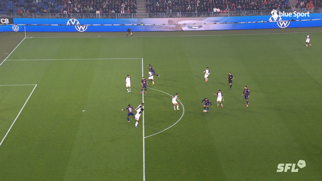 13. Minute: Traoré trifft nach magistraler Vorarbeit von Shaqiri – der FCB legt vor