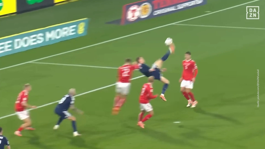 Scott McTominay mit einem Traumtor