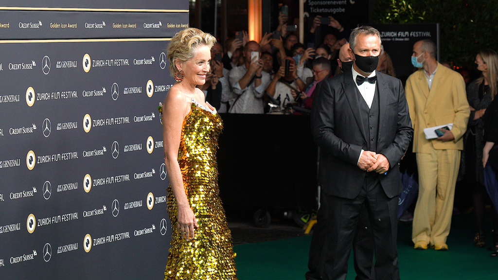 Sharon Stone auf dem «Green Carpet»: Buchstäblich die goldene Ikone