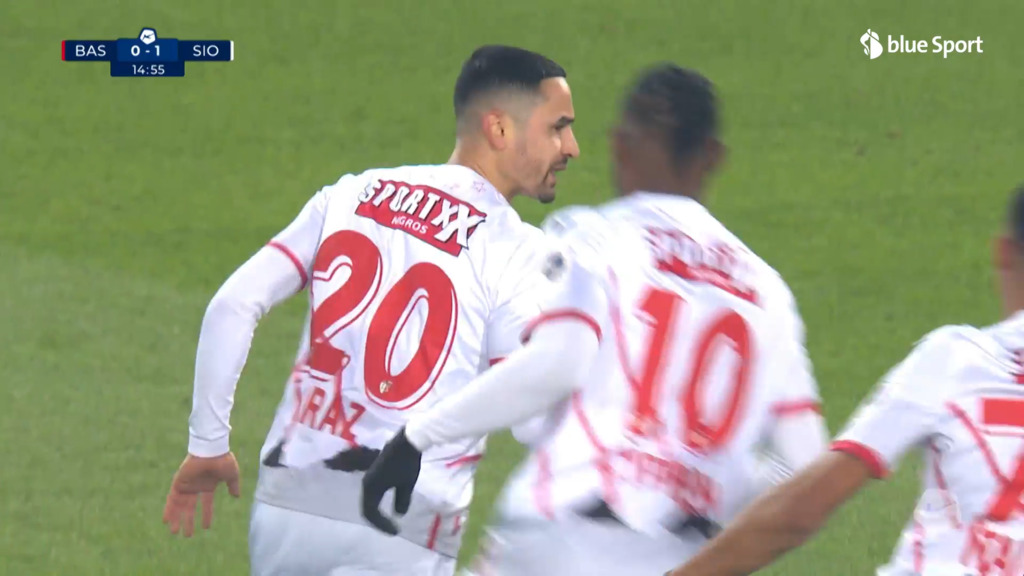 15. Minute: Araz schiesst Sion sehenswert in Front