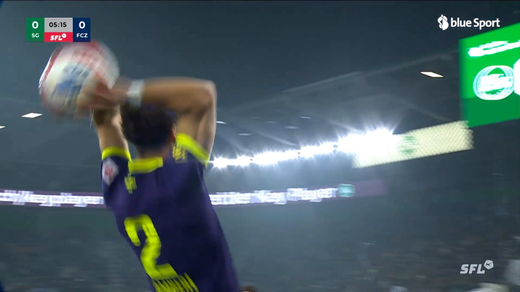 War der Einwurf vor dem ersten FCZ-Treffer regelwidrig? Das sagen Zubi und Schiri-Experte Klossner