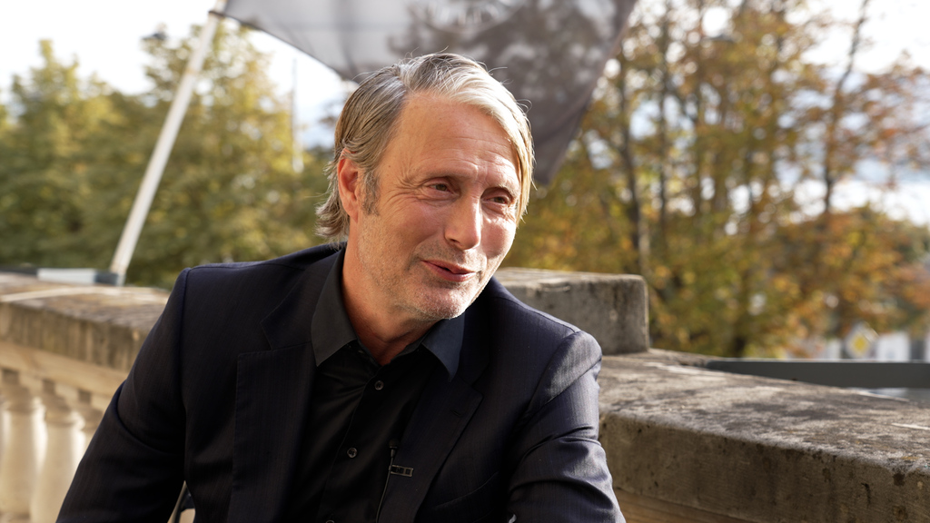 Mads Mikkelsen motzt auf Deutsch: «This is bekloppt»