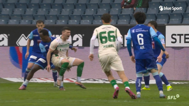 Zubi und Mehmedi diskutieren über St. Gallen-Penalty